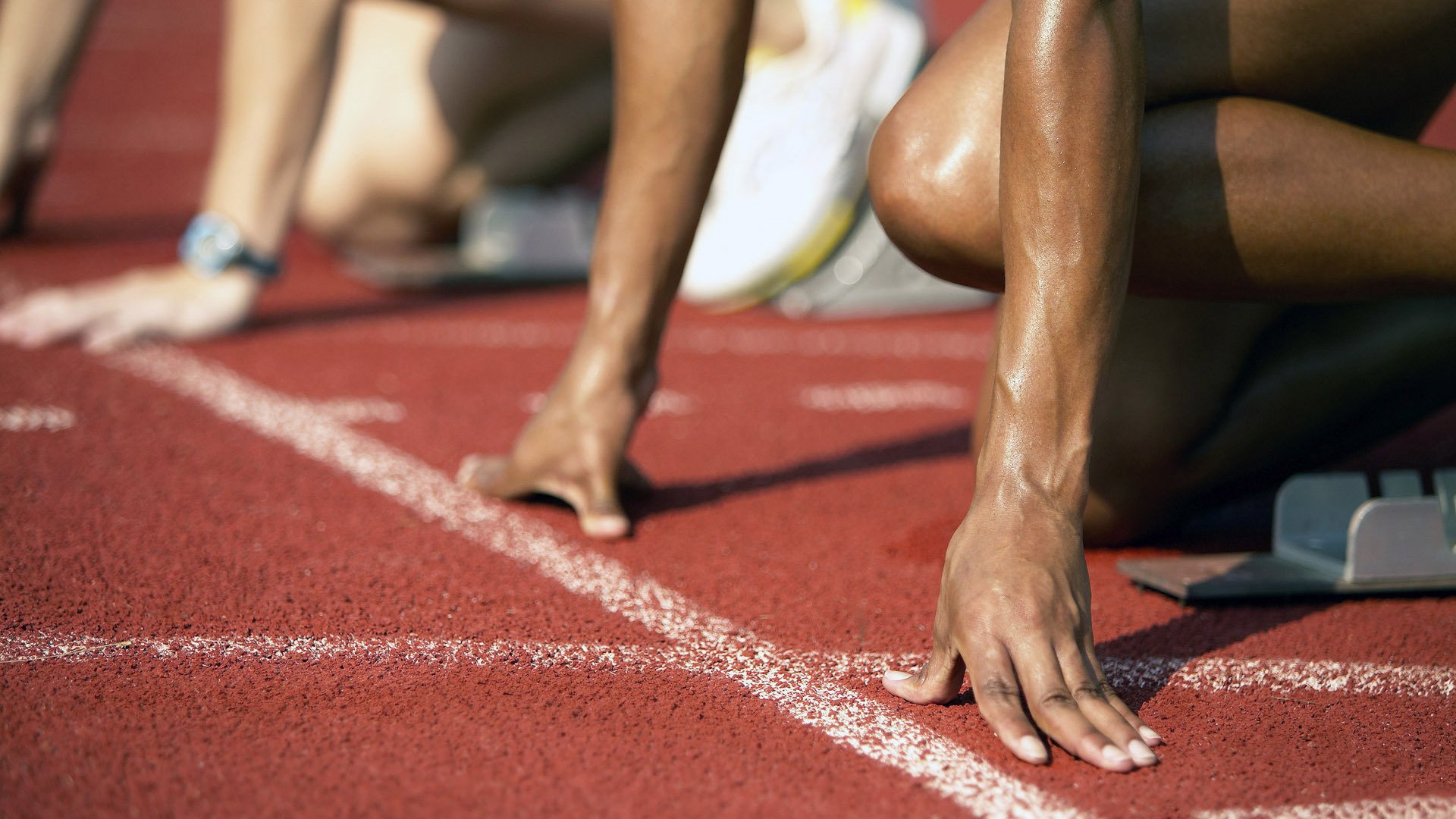 _运动康复展：科技助力运动员伤后修复_，设计一份运动员损伤康复方案