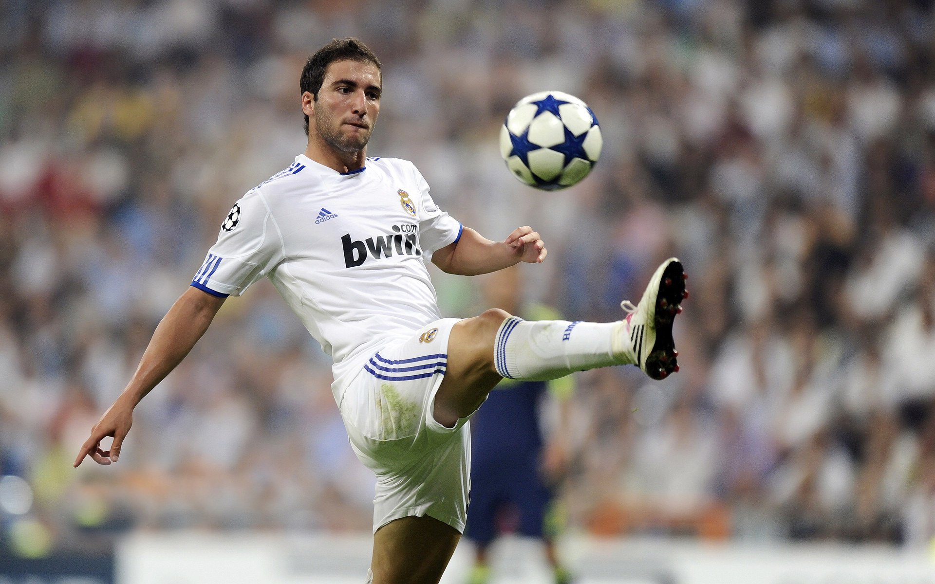 法甲：巴黎大逆转，绝杀里尔稳坐榜首宝座，法甲大巴黎首发阵容